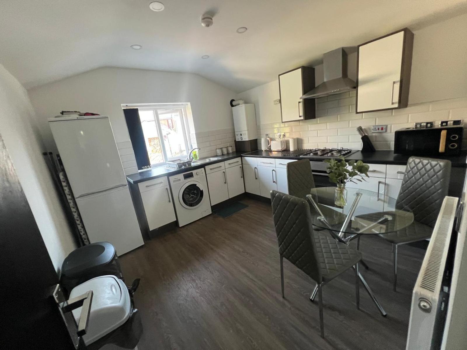 City Centre Location! For Business And Leisure! 5/6 Guests Cardiff Exteriör bild